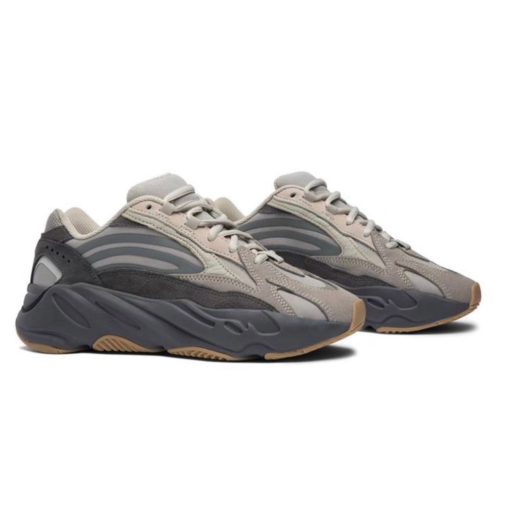 Yeezy Adidas Boost 700 V2 in Tephra